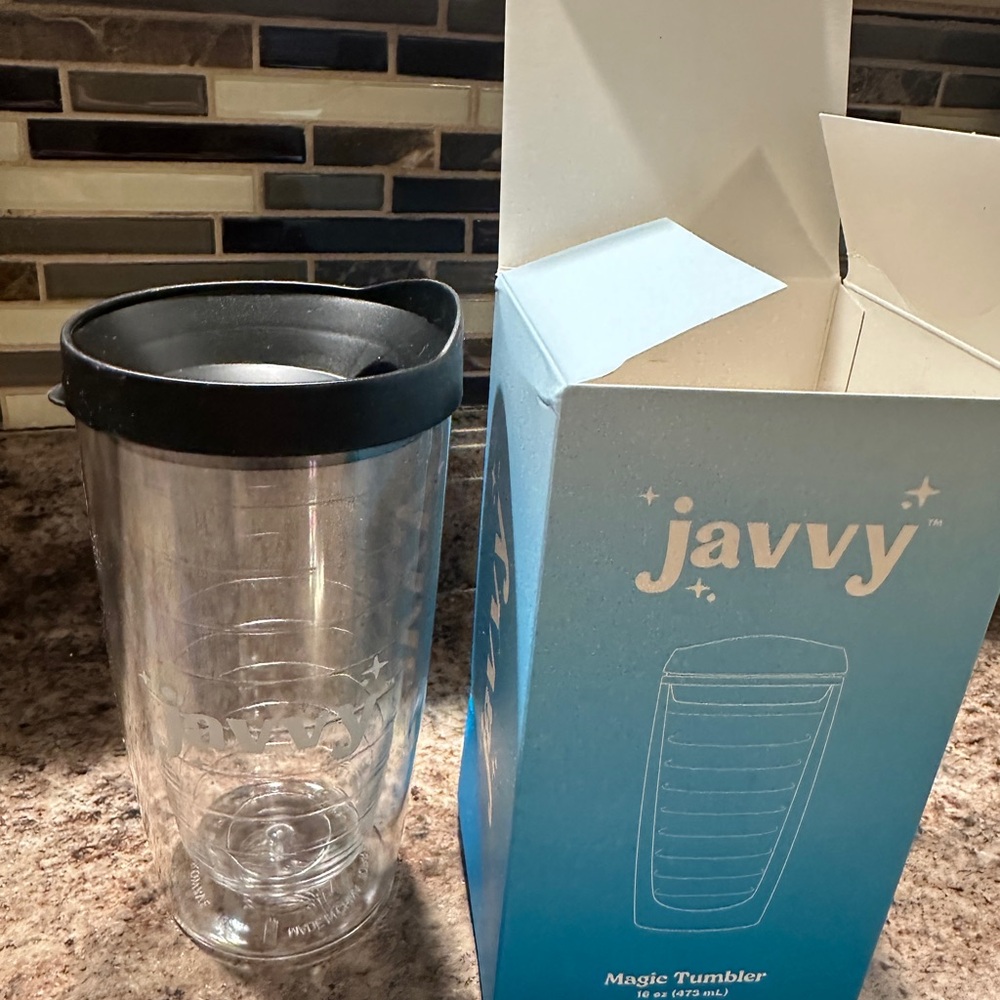 Javvy Clear Magic Tumbler with Black Lid - brand new in box!